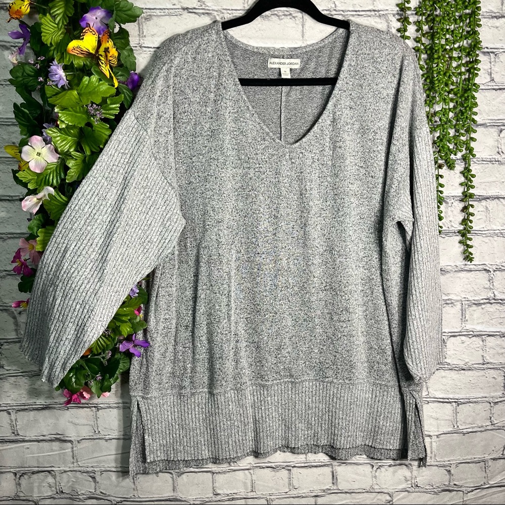 ~🌼3/$30🌼Alexander Jordan Grey V Neck Sweater Size 1X